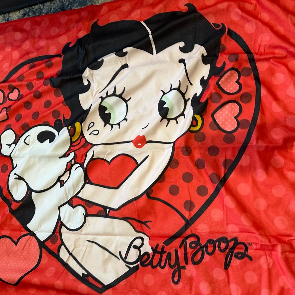 Betty Boop Red and White Throw Blanket